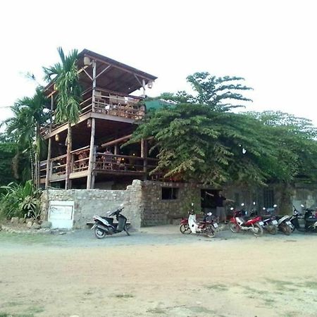 Kepmandou Lounge-Bar Bed & Breakfast Exterior photo