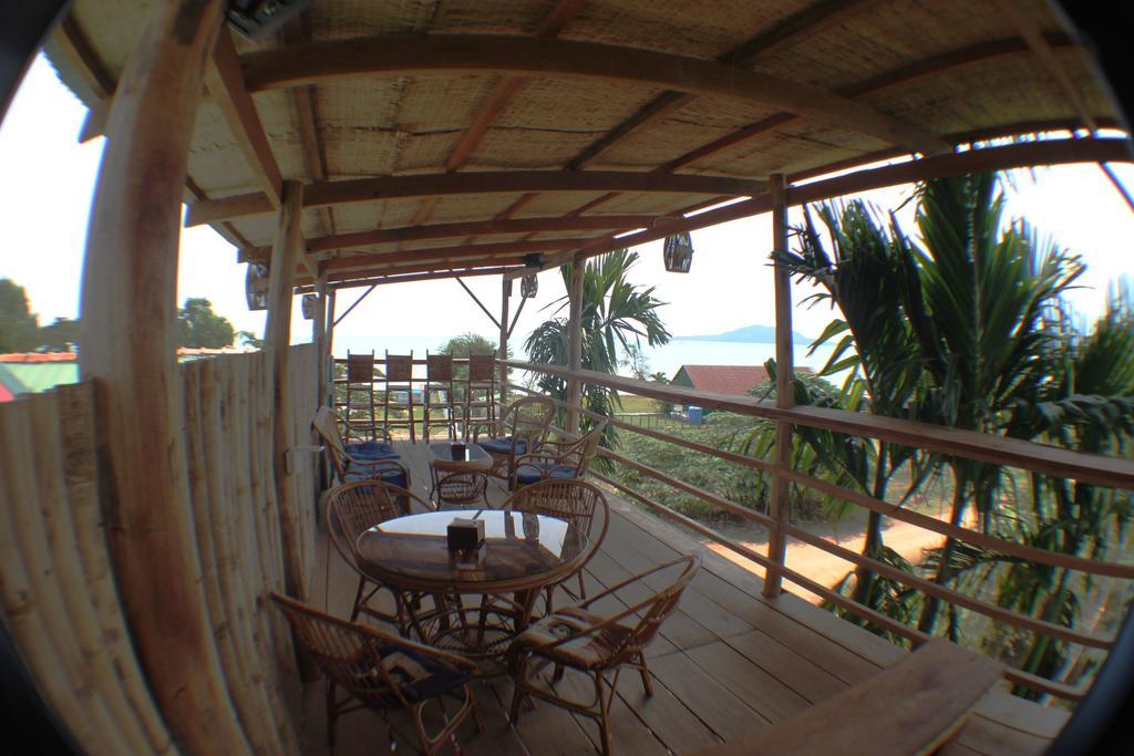 Kepmandou Lounge-Bar Bed & Breakfast Exterior photo