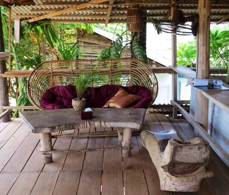 Kepmandou Lounge-Bar Bed & Breakfast Exterior photo