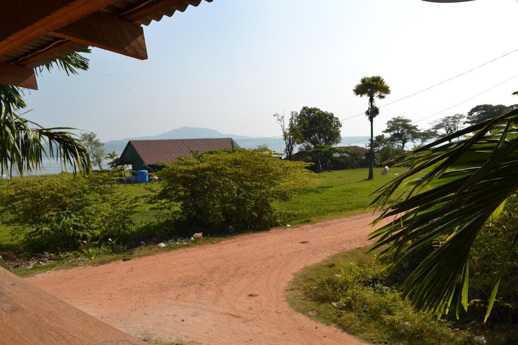 Kepmandou Lounge-Bar Bed & Breakfast Exterior photo