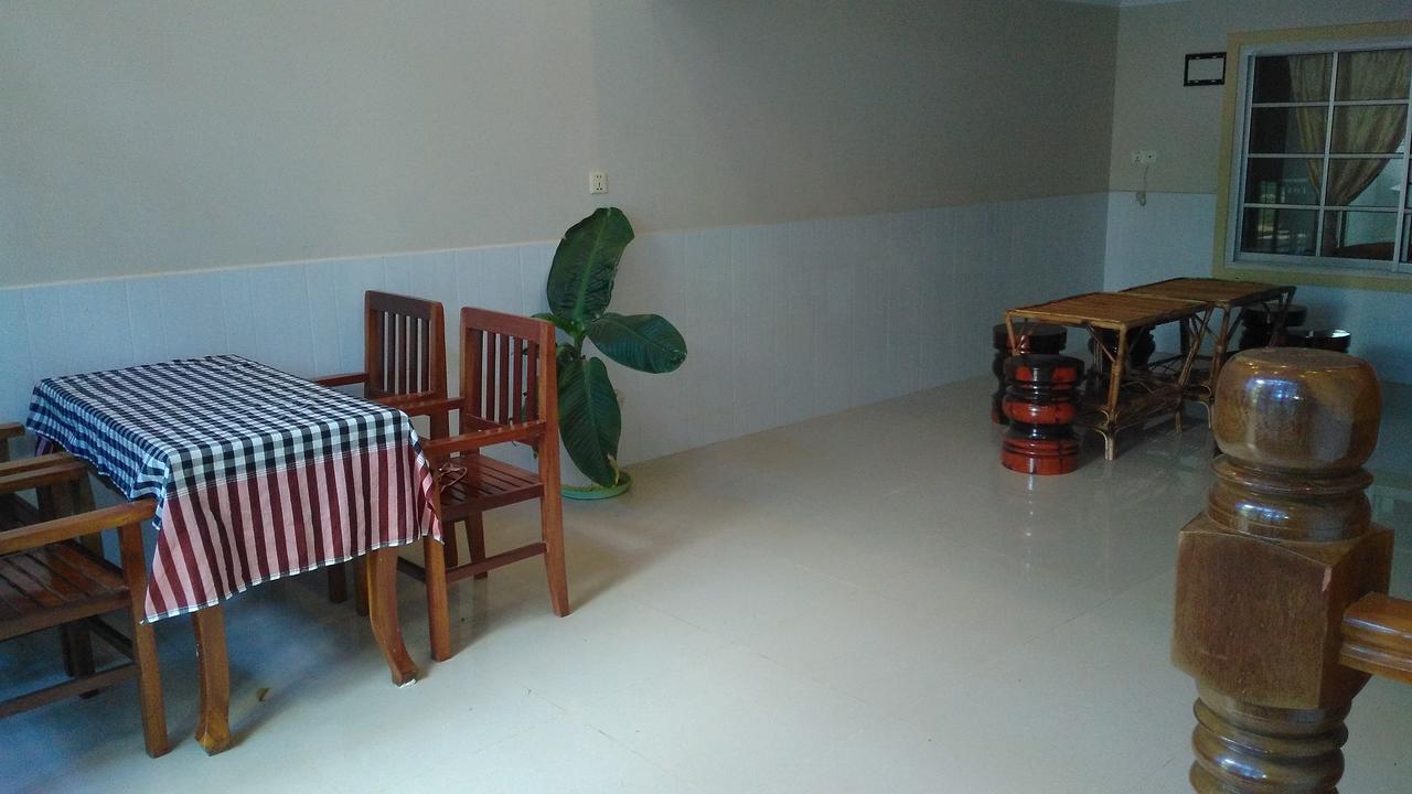 Kepmandou Lounge-Bar Bed & Breakfast Exterior photo